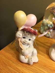 lot 310 image: Dreamsicles Figurines