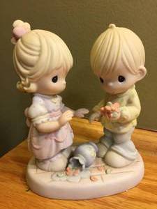 lot 316 image: 2 Precious Moments Figures