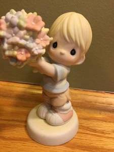 lot 318 image: 2 Precious Moments Figures