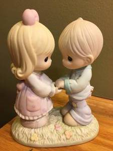lot 319 image: 2 Precious Moments Figures