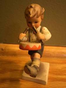 lot 326 image: Little Drummer Boy Hummel Figure