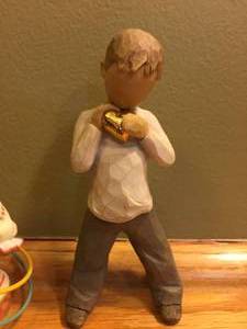 lot 329 image: Precious Moments, Cherished Teddies and Boy with Heart Figures