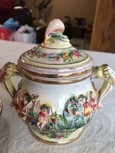 lot 333 image: Capodimonte TeacupsSaucers and CreamSugar Set