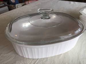 lot 337 image: 2 Corningware Covered Bowls