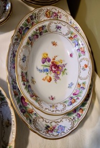 lot 332 image: Vintage Schumann Bavaria Dish Set