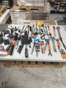 lot 11 image: MIXED HUSKY MECHANIC TOOLS