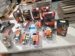 lot 20 image: BOX OF MIXED HARDWARE