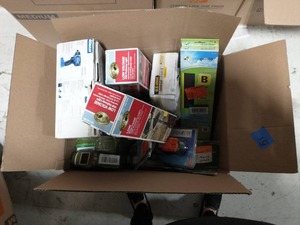 lot 51 image: BOX OF MIXED ITEMS