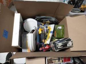 lot 54 image: BOX OF MIXED ITEMS