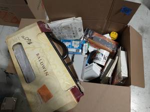 lot 58 image: BOX OF MIXED ITEMS