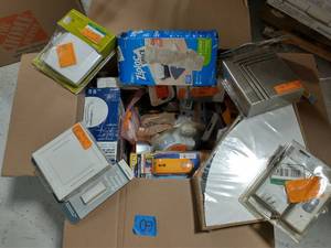 lot 60 image: BOX OF MIXED ITEMS