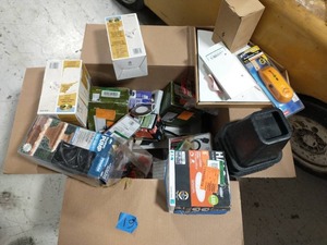 lot 61 image: BOX OF MIXED ITEMS