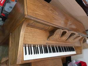 Oakwood upright Aeolian player piano- slightly damaged - used SEE PICTURES