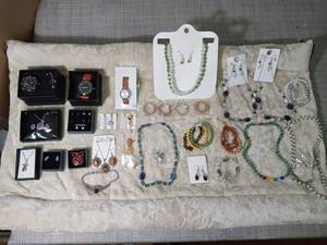 Mixed lot of jewelry  - SEE PICTURES