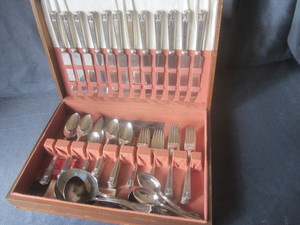 lot 53 image: Holmes & Edwards silverplate tablew...