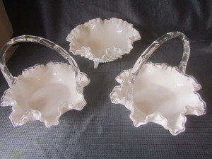 lot 61 image: Vintage milk glass with silvercrest...
