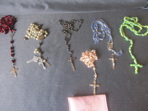 lot 73 image: Vintage rosaries...