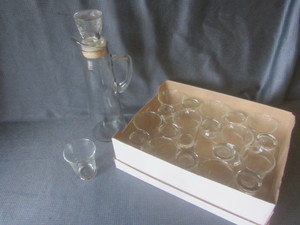 lot 89 image: Juice glasses, twenty 3 with decan...