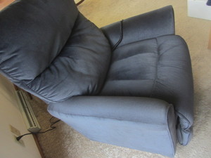 lot 11 image: Power recliner...