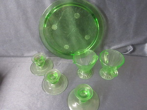 lot 108 image: Green Depression glass cake plate -...