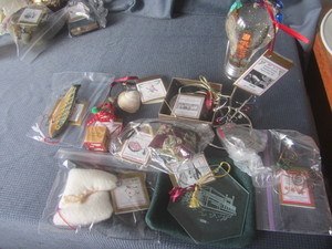 lot 113 image: Taylors Falls Annual ornaments 200...