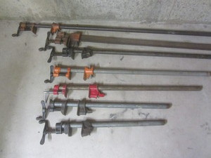 lot 119 image: Pipe clamps, six 34, one bar clam...