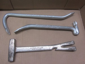 lot 170 image: Crate Hammer, Cats paw - Valley St...