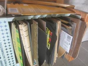 lot 191 image: Sand paper various grits, 3M shelf...