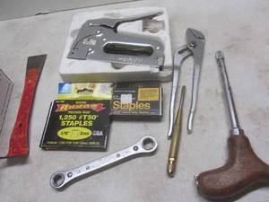 lot 192 image: Arrow tack stapler, Wards screwdriv...