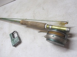 lot 205 image: South Bend No 3140 8ft 2-piece rod,...