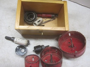 lot 212 image: Hole saw set with box...