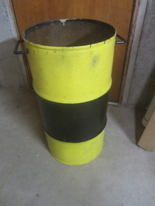 lot 246 image: Metal drum with handles - 25 gal...
