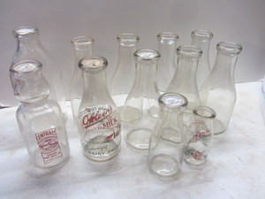 lot 252 image: Milk bottles Centrals, Ohleens, ...