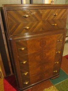 lot 9 image: Vintage dresser, chest on chest wit...