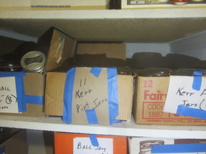 lot 276 image: Pint canning jars - 26 clear, 4 gre...