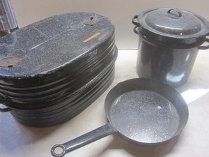 lot 281 image: Large enamel roaster with inner an,...