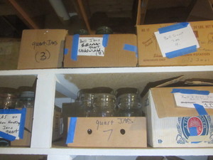 lot 285 image: Quart canning jars, qty 45...