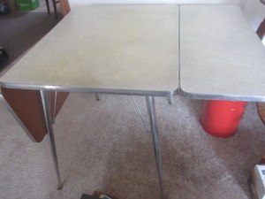lot 4 image: Vintage dropleaf table 25x30 with...