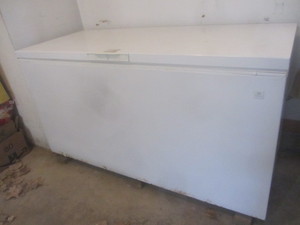 lot 15 image: Chest freezer, Maytag 22 cu.ft. 6...