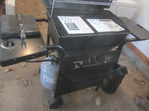 lot 16 image: Grillmaster gas BBQ grill & tank...