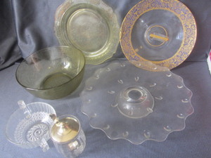 lot 34 image: Yellow Depression glass bowl & plat...