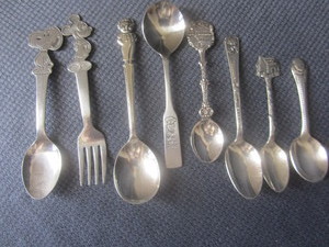 lot 40 image: Collector spoons Mickey, Campbells...