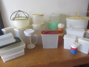 lot 44 image: Tupperware...