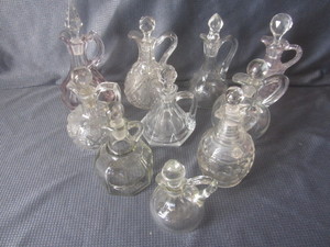 lot 42 image: Cruets, ten...