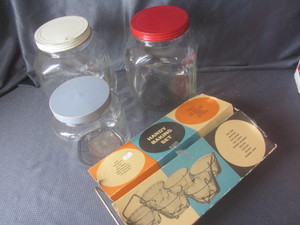 lot 312 image: Pyrex Handy Baking set, glass pan, ...