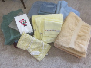 lot 313 image: Towels, bath blue & yellow...