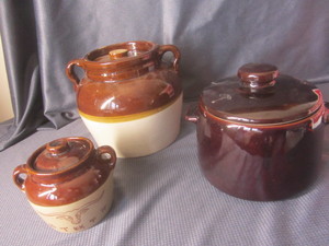 lot 325 image: Bean crock, BBQ crock, West Bend ca...