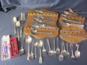 lot 339 image: Collector flatware Wm Rogers forks...