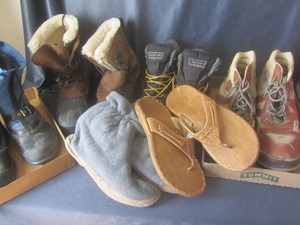 lot 355 image: Boots Kamik & Arapaho size 12, fel...