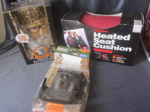 lot 357 image: Duck Dynasty Si, Bushnell trail cam...